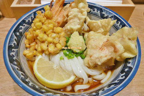 ランチで味わうボリューム満点の鶏天ぶっかけうどん「釜たけ流 うめだ製麺所」大阪メトロ梅田駅