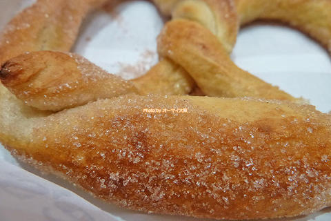 1個210円で味わえるシナモンシュガーのプレッツェル「アンティアンズ エキマルシェ大阪店」大阪メトロ梅田駅