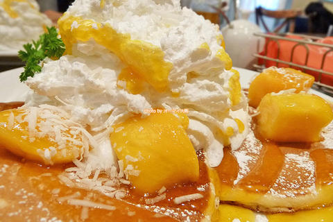かる〜いホイップクリーム！マンゴーとココナッツのパンケーキ「ハワイアンパンケーキファクトリー ヨドバシ梅田店」大阪メトロ梅田駅