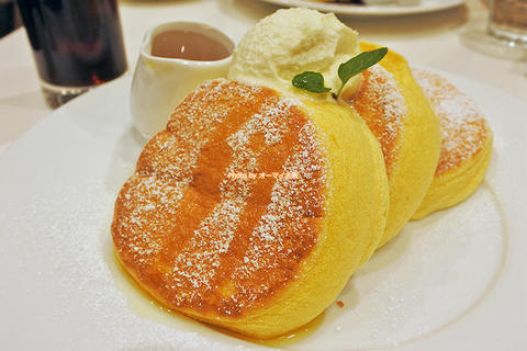 幸せのパンケーキは予約がおすすめ！大人気フワフワのパンケーキは行列必至「幸せのパンケーキ 梅田店」大阪メトロ梅田駅