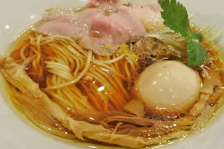 ランチタイムは行列必至！大阪の粋なラーメンの名店「麦と麺助（むぎとめんすけ）」大阪メトロ中津駅