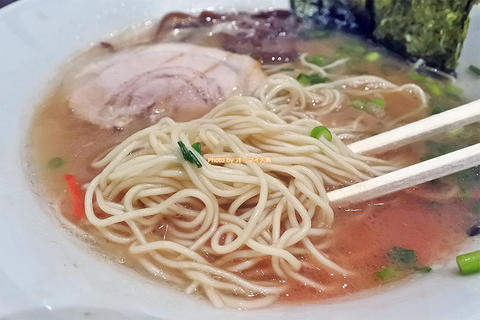 とんこつラーメンと替え玉がワンコイン500円「博多長浜らーめん 難波楓神（ふうじん）」大阪メトロなんば駅