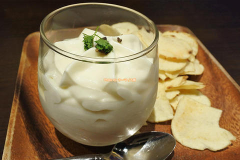 なめらかで濃厚な味わい！トリュフが香るポテトサラダ「俺のフレンチ 梅田」大阪メトロ梅田駅