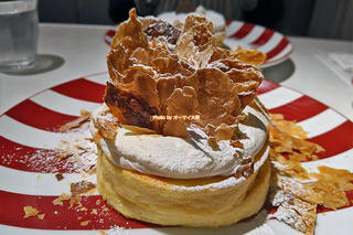 大阪の夜景を一望できるカフェのミルフィーユパンケーキ「ラポーズ ルクア大阪店」大阪メトロ梅田駅