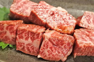 ロースはステーキ！ハラミもおいしい焼肉ディナーの名店「万両（まんりょう）南森町店」大阪メトロ南森町駅