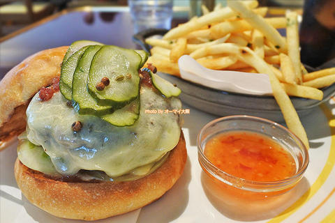 ビル・グレンジャーの和牛ハンバーガーランチ「Bills（ビルズ）大阪ステーション」大阪メトロ梅田駅