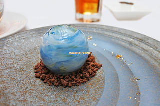 トンカ豆を使った絶品チョコレートと地球の形をした芸術スイーツ「ホテルグランヴィア大阪 リバーヘッド」大阪メトロ梅田駅